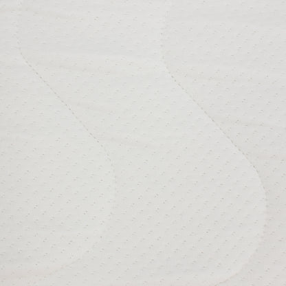 Gros plan de la housse matelas bébé maxi confort 60x120cm 10 cm