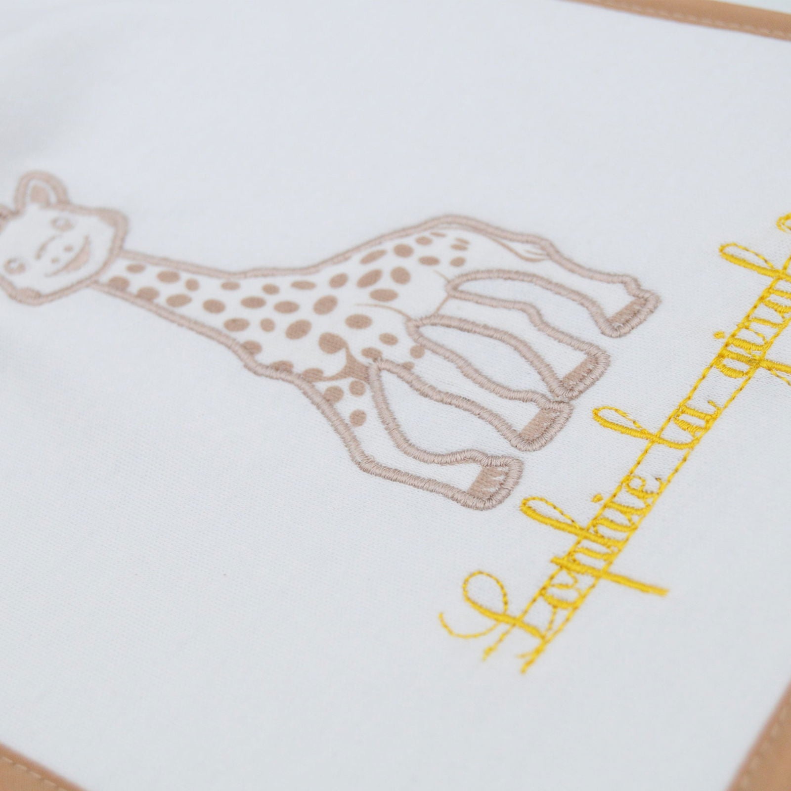 Lot de 7 bavoirs naissance brodés à lacets Sophie la Girafe Paris - 